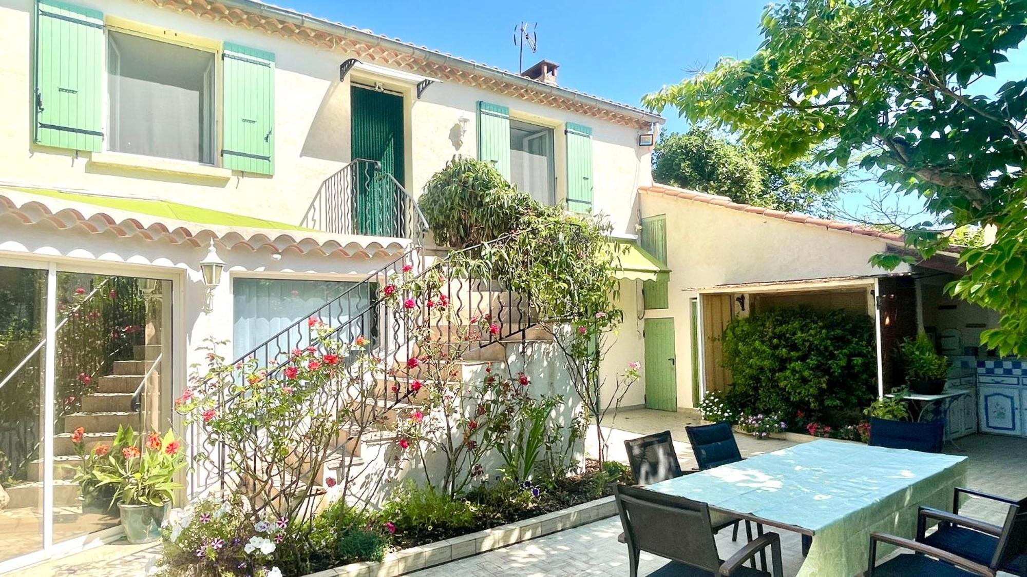 Rendez-Vous Avec Les Cigales - Gite 6 Personnes 100M2 - Piscine Privee - Climatisation Cheval-Blanc Dış mekan fotoğraf