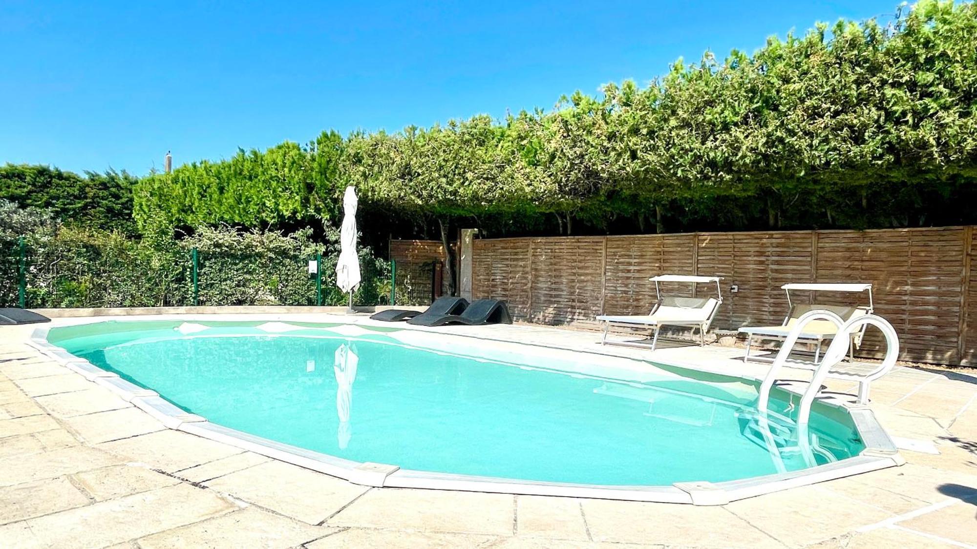 Rendez-Vous Avec Les Cigales - Gite 6 Personnes 100M2 - Piscine Privee - Climatisation Cheval-Blanc Dış mekan fotoğraf