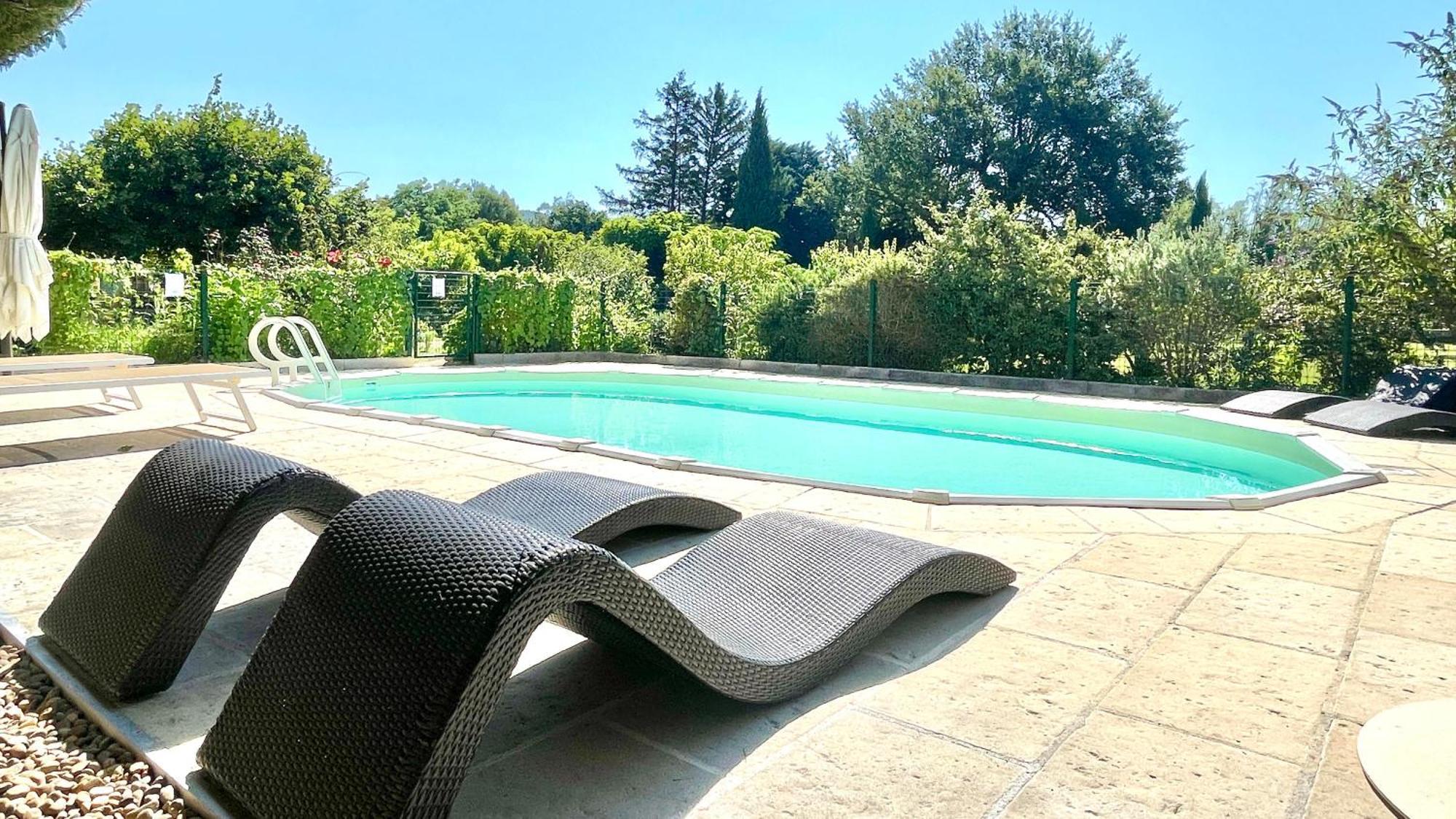 Rendez-Vous Avec Les Cigales - Gite 6 Personnes 100M2 - Piscine Privee - Climatisation Cheval-Blanc Dış mekan fotoğraf