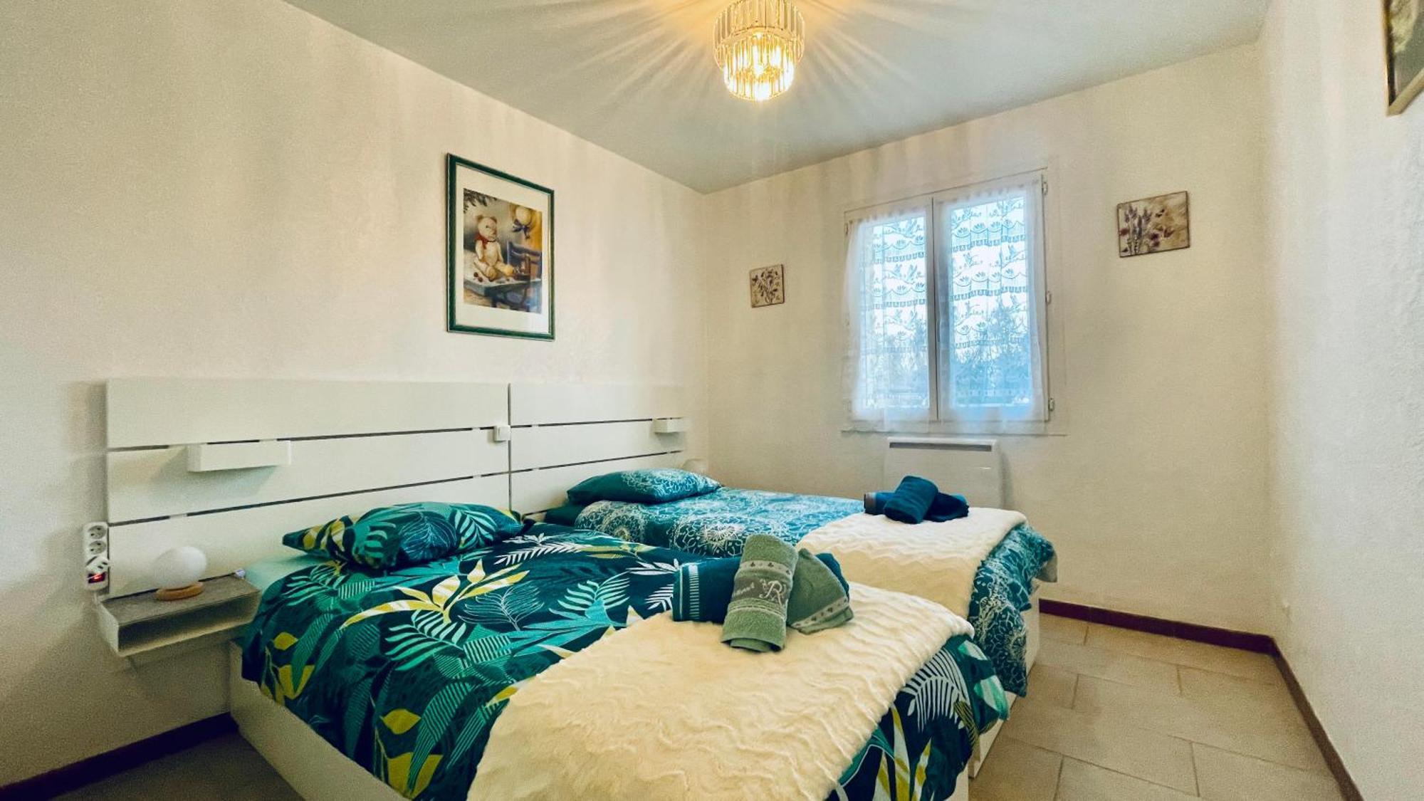 Rendez-Vous Avec Les Cigales - Gite 6 Personnes 100M2 - Piscine Privee - Climatisation Cheval-Blanc Dış mekan fotoğraf
